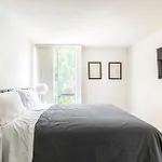 Luxury Apartment Weho Boys Town Med